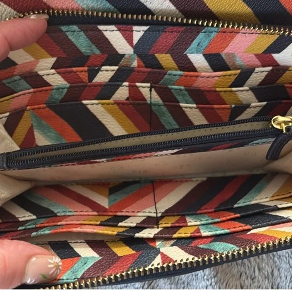 ⭐️SOLD⭐️ EUC Tory Burch Kerrington Diamond Square Zip Around Wallet - Picture 2 of 8